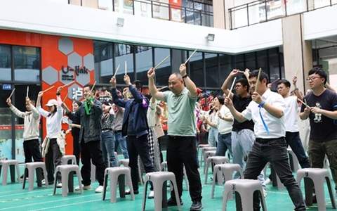 活力燃动泸州友邻中心：江悦社区趣味运动会解锁"邻里新姿势"