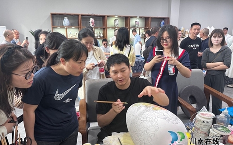 纳溪区刘晓湖美术名师工作室赴合江县举行联合研修活动