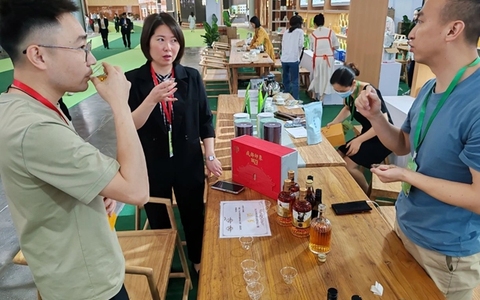 当茶遇上酒和香囊丨泸州茶企跨界破圈，四川国际茶博会上揽金812万