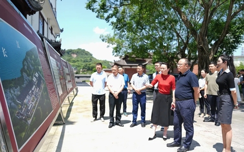 泸州市人民政府副市长任晓波莅临佳乐酒业调研